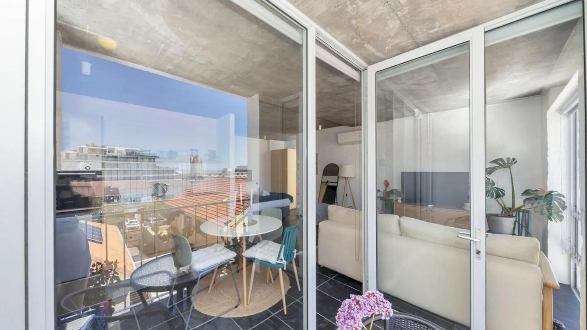 イン Seaside Studio Apartment 9 Mins To Queens Beach! ケープタウン